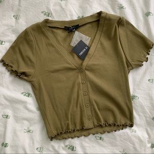 NWT Button Down Crop ✨